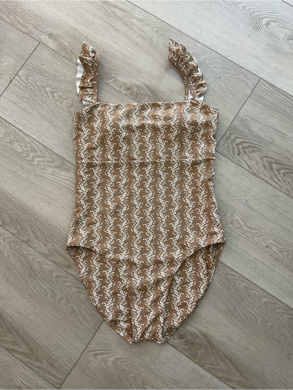 Minnow women's almond vine floral ruffle one piece, size M, EUC